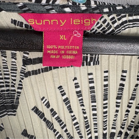 VTG Y2K Sunny Leigh Black & White Long Sleeve Button up Blouse XL Fairy Goth - Picture 8 of 9